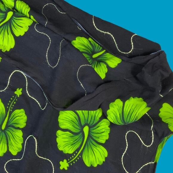 Tropical Green Hibiscus Blouse Beachy Vacation - Picture 2 of 3